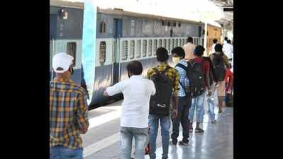 First train from Mumbai leaves with Uttar Pradesh migrants