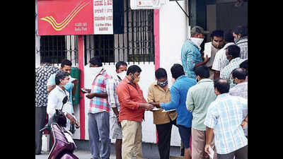 Bengaluru: Drivers throng post offices for relief, flout distancing norms