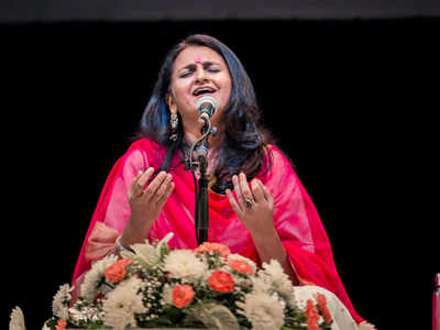 Sufi singer Radhika Sood Nayak raises funds for COVID-19