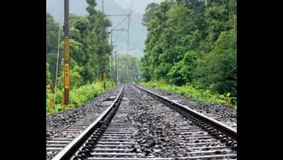 Maharashtra: Major train accident averted on Urali-Loni route