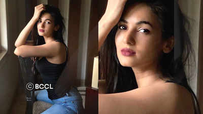Sonal Chauhan looks stunning in her latest pic, but her caption wins the game!