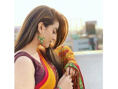 Photo: Akshara Singh looks gorgeous as she dons a colourful saree