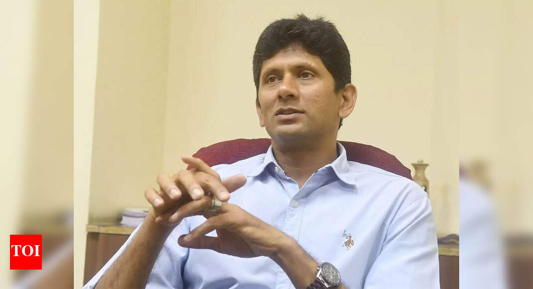 Saliva in cricket should be banned: Venkatesh