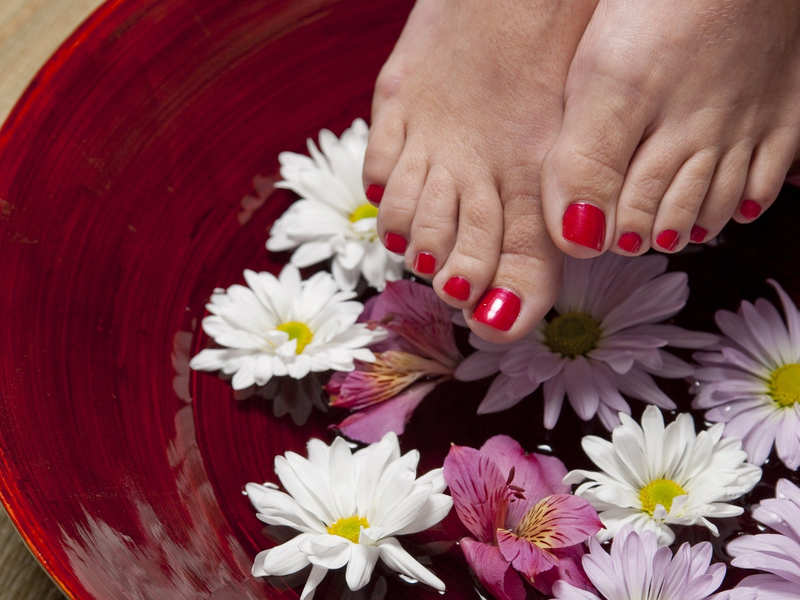 The easy way to detox your body is by detoxing your feet. Here's how