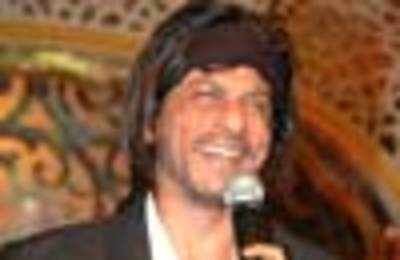SRK dons new role with Mughal-E-Azam