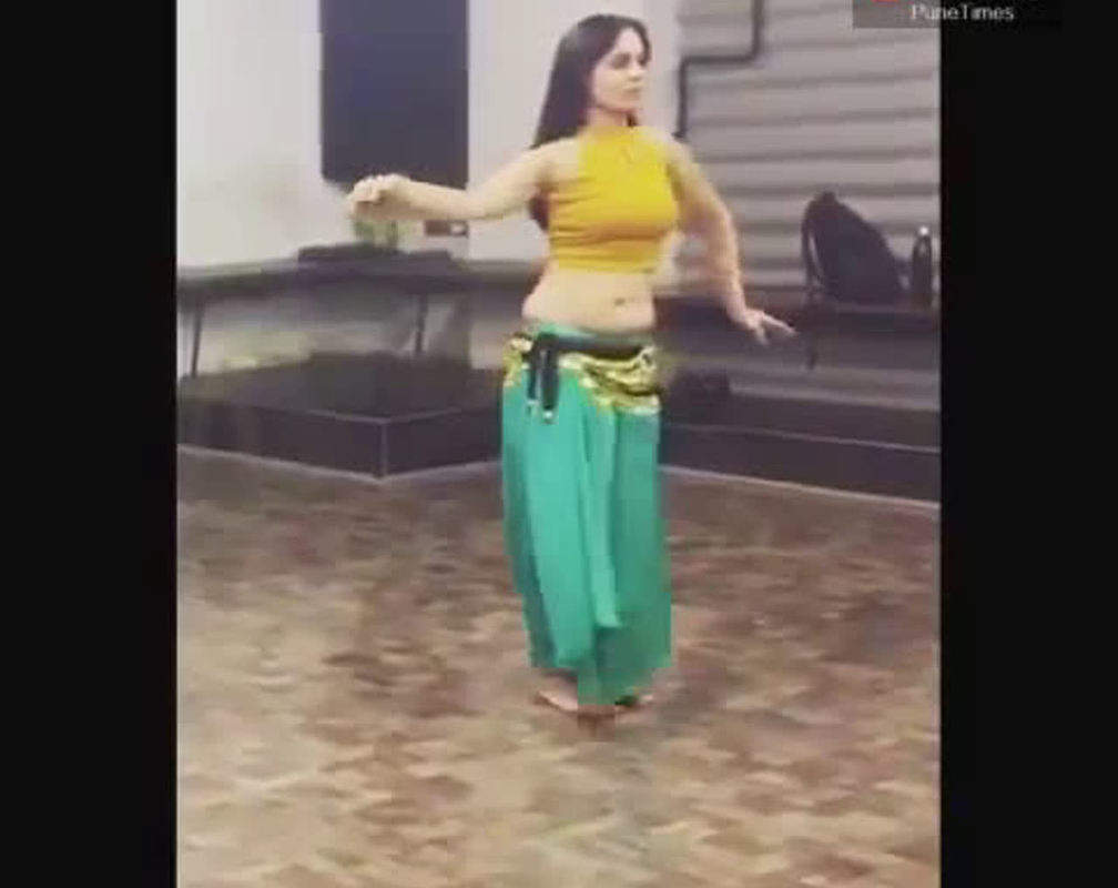 
Actress Pallavi Patil doing belly dance in lockdown
