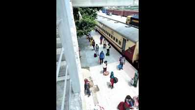 Over 5,000 migrants reach Ghazipur, Azamgarh, Mau by four special trains