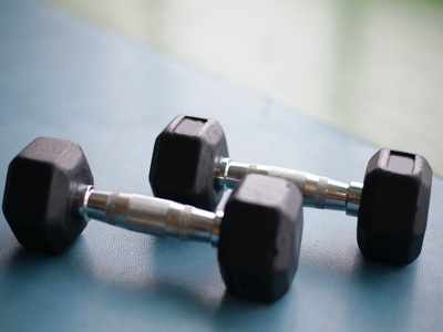 Rubber-coated dumbbells to train well & avoid scratches on the floor