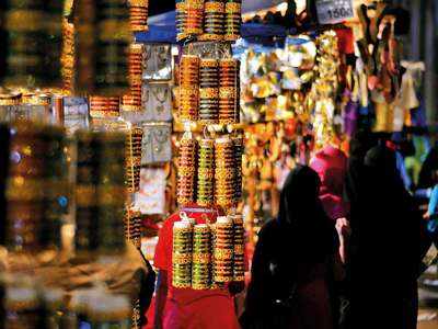 Covid-19 takes the sheen off city’s iconic Laad Bazaar this Ramzan