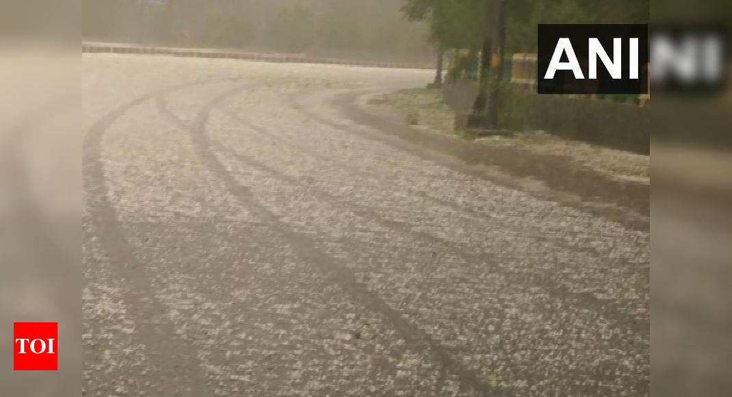 Delhi witnesses heavy rain, hailstorm | Delhi News - Times of India