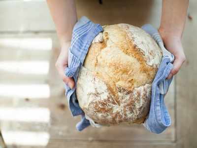 Dry yeast to help you bake delicious and fluffy bread at home