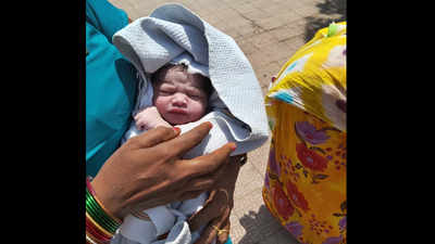 Agra: Woman onboard Shramik express delivers baby girl