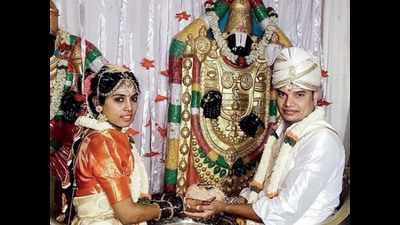 Karnataka: Chintamani cop ties the knot but stays available for duty on call