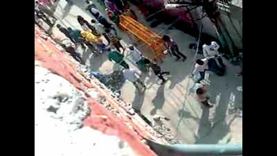 Mob goes berserk at ration centre in Delhi