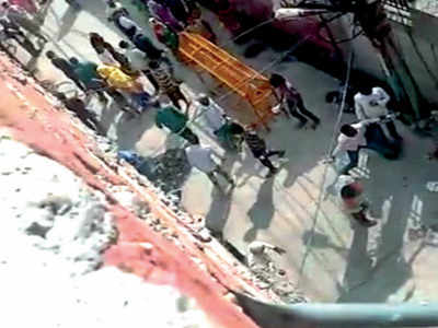 Mob goes berserk at ration centre in Delhi