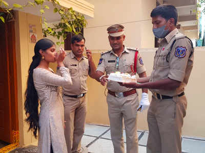 Saroornagar Police celebrate birthday of Greenpark Colony resident amid lockdown