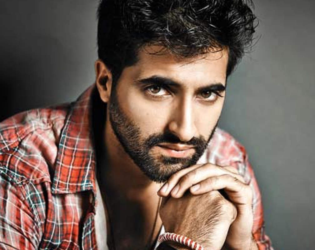
Akshay Oberoi's quick fix for hunger! Here's what he enjoys making
