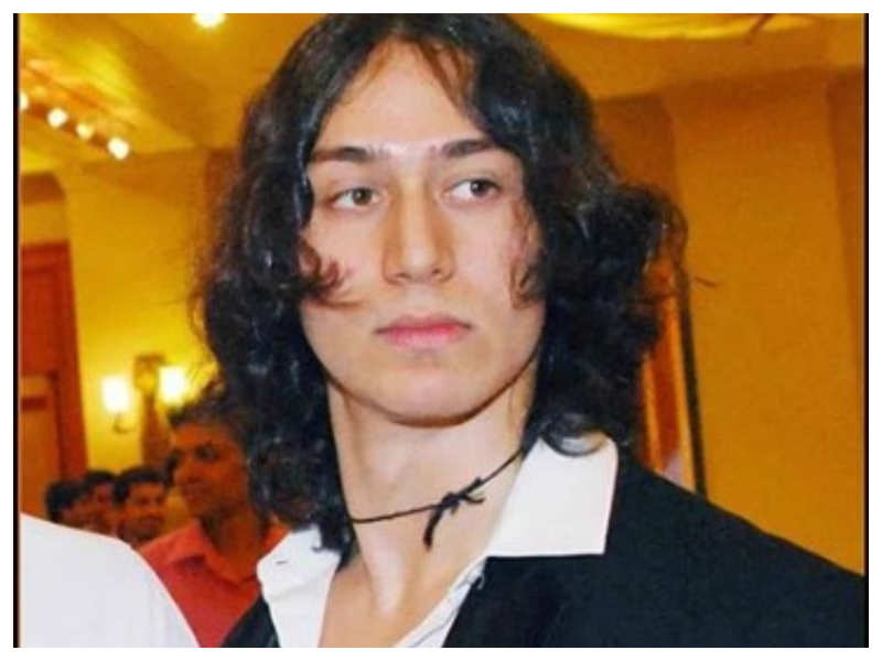 You just cannot recognize Tiger Shroff in this epic throwback picture of  the 'Baaghi' star | Hindi Movie News - Times of India