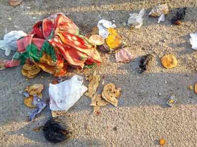 Food and belongings of migrant workers lie scattered on the highway after the accident, in Auraiya (UP) on Saturday 26 migrant workers killed, 36 injured in UP accident | Kanpur News