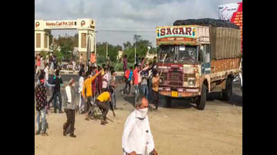 Gujarat: Migrants attack cops, damage vehicles near Rajkot