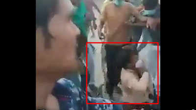 Journalist brutally beaten up by angry migrants in Gujarat