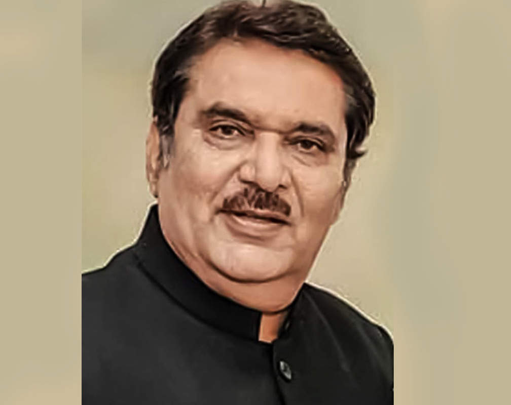 
Raza Murad appeals the government to start shooting of TV shows
