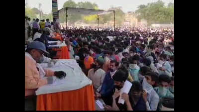 Ghaziabad: Thousands of migrant workers gather at Ramlila Ground to register for Shramik trains