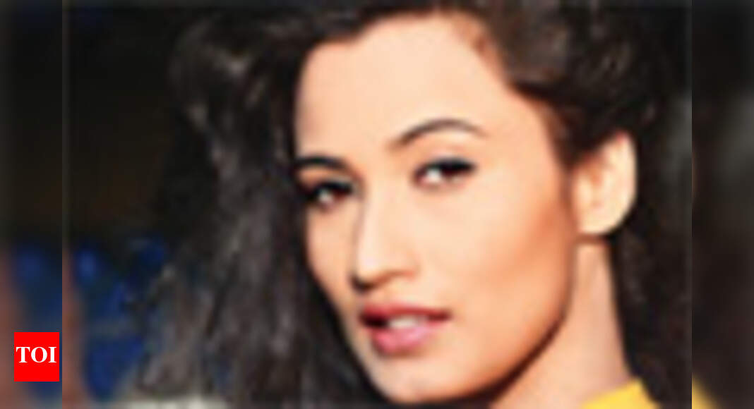 Myra's 'Rapchick Romance' | Hindi Movie News - Times of India