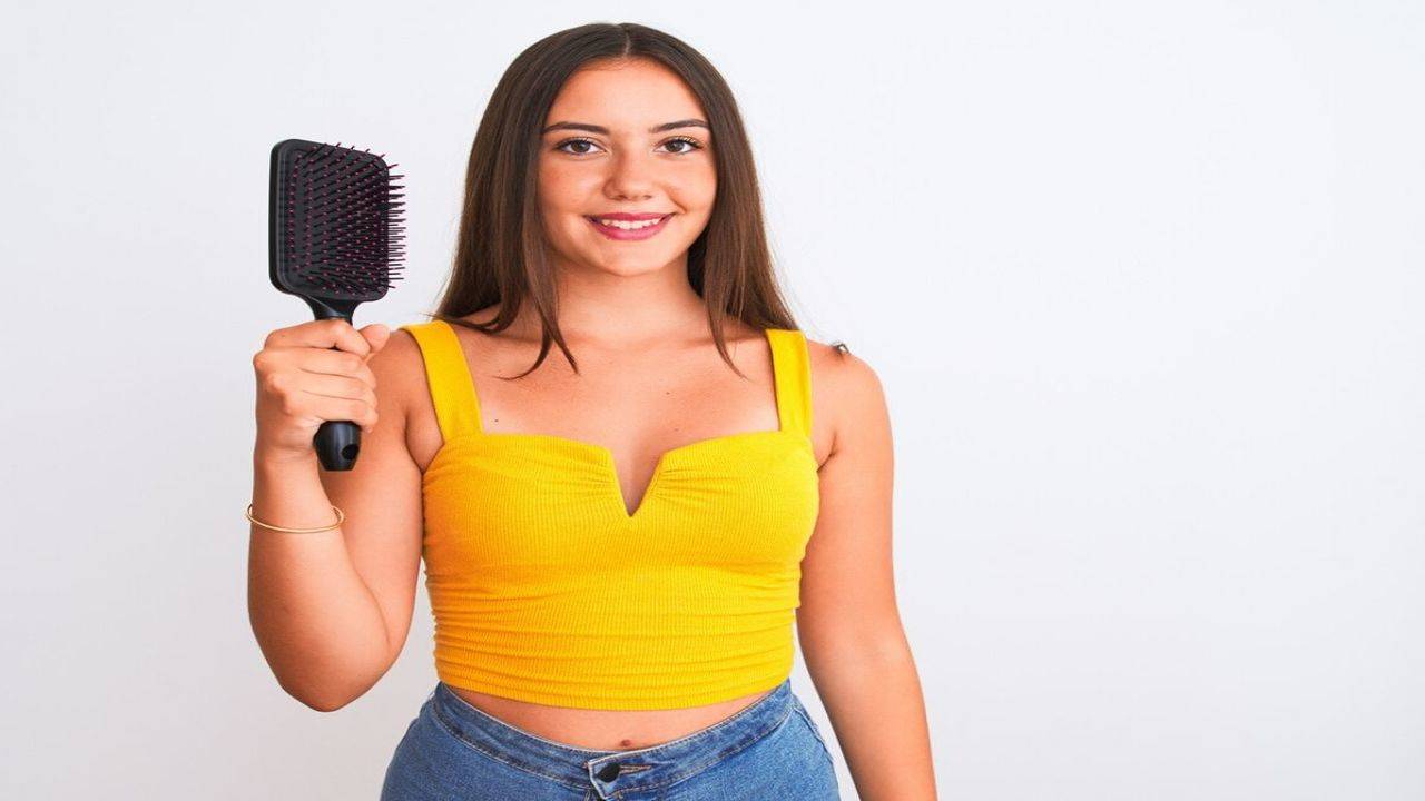 How to Clean a Hairbrush: 6 Simple Steps for Cleaning Hairbrushes