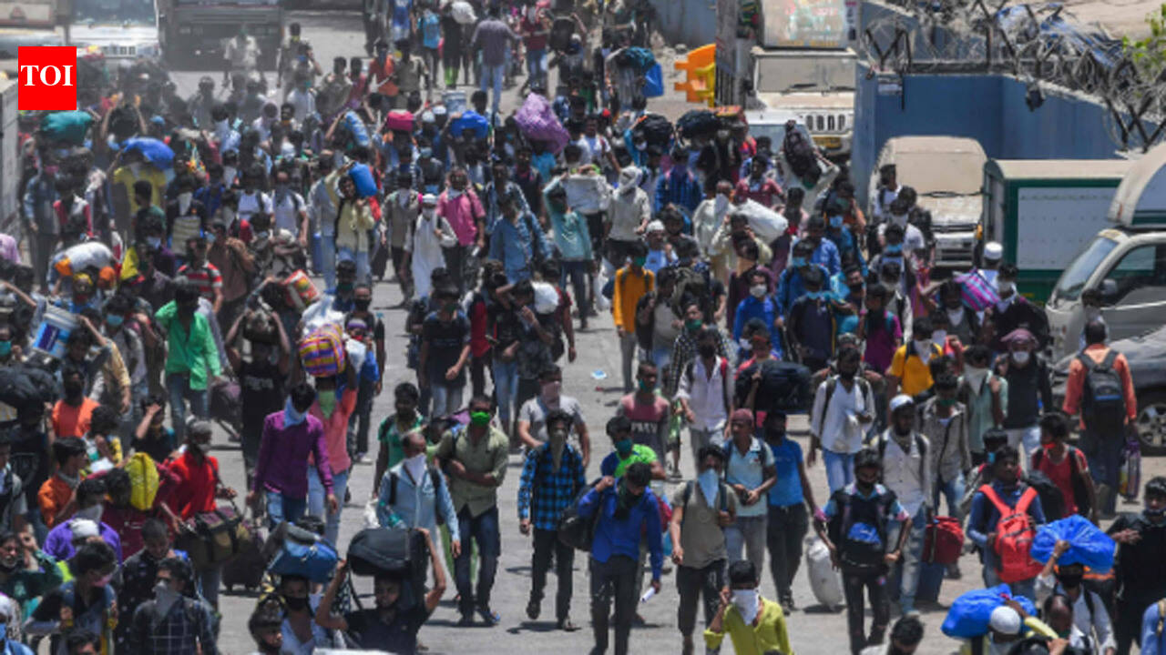 Mumbai: Hundreds of migrant workers gather near Bandra station