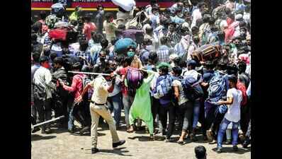 Desperate migrants gather near Bandra station again | Mumbai News ...