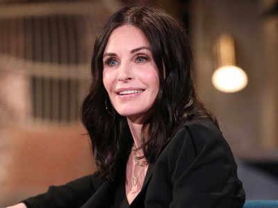 Courteney Cox surprises superfan after his 'Friends' themed party got called off
