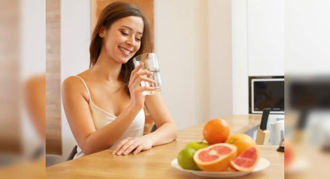 reasons-not-to-drink-water-immediately-after-eating-a-fruit