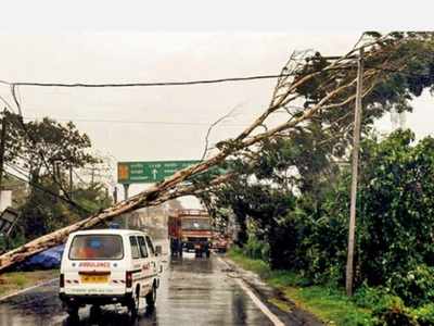 12 killed as cyclone Amphan batters Bengal at 165kmph