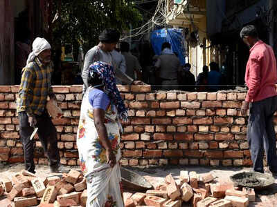 To stop anyone from using the entry point to Gurgaon near Salapur Khera, a wall is being built near Sector 21 on Wednesday