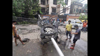 Four persons returning home after being stuck in storm electrocuted at Budge Budge in Kolkata