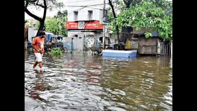 Kolkata: Electrocuted bodies float up in waterlogged streets