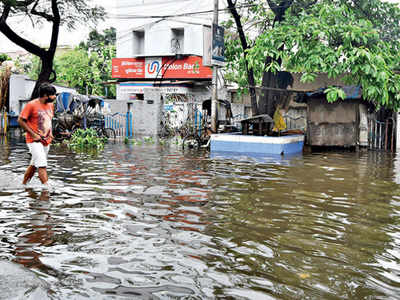 Kolkata: Electrocuted bodies float up in waterlogged streets