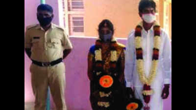 Tamil Nadu groom, Kodagu bride wed at border