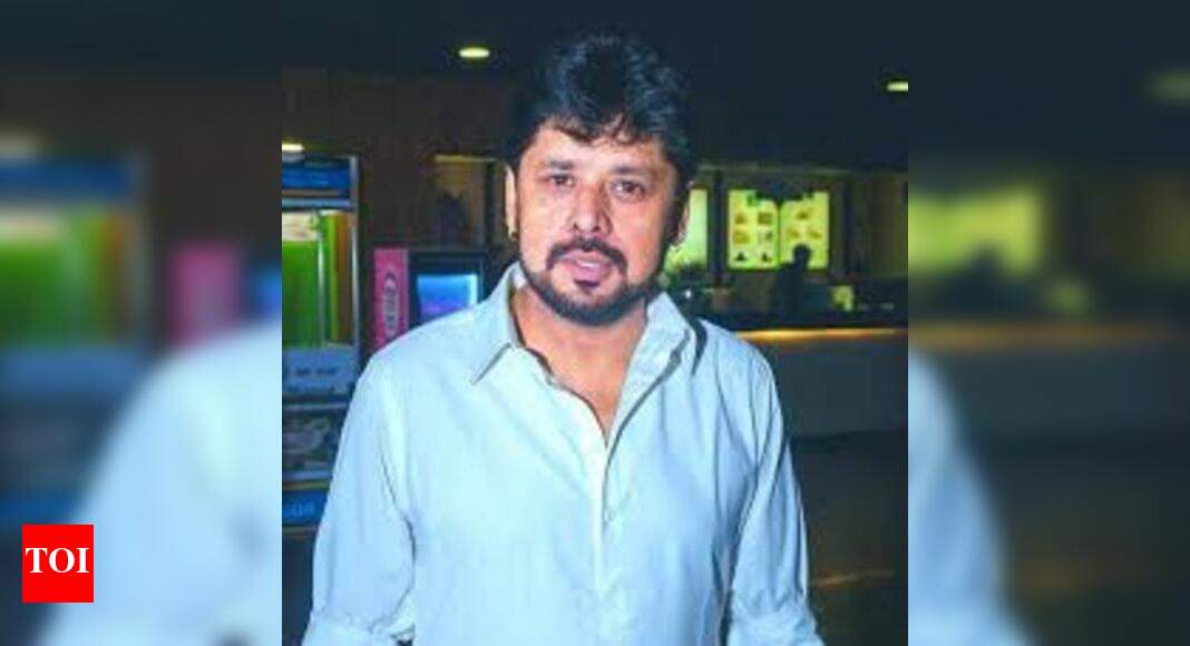 How will I take an over-the-shoulder shot now, asks Raja Chanda ...