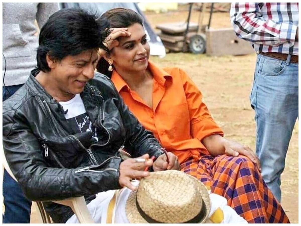 Throwback This Unseen Photo Of Shah Rukh Khan And Deepika Padukone From The Sets Of Chennai Express Is Simply Unmissable Hindi Movie News Times Of India