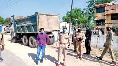 Three migrant workers killed as dumper rams SUV in Mirzapur