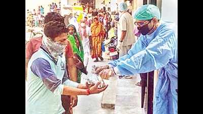 Patna: Mahavir Mandir Trust helps the poor