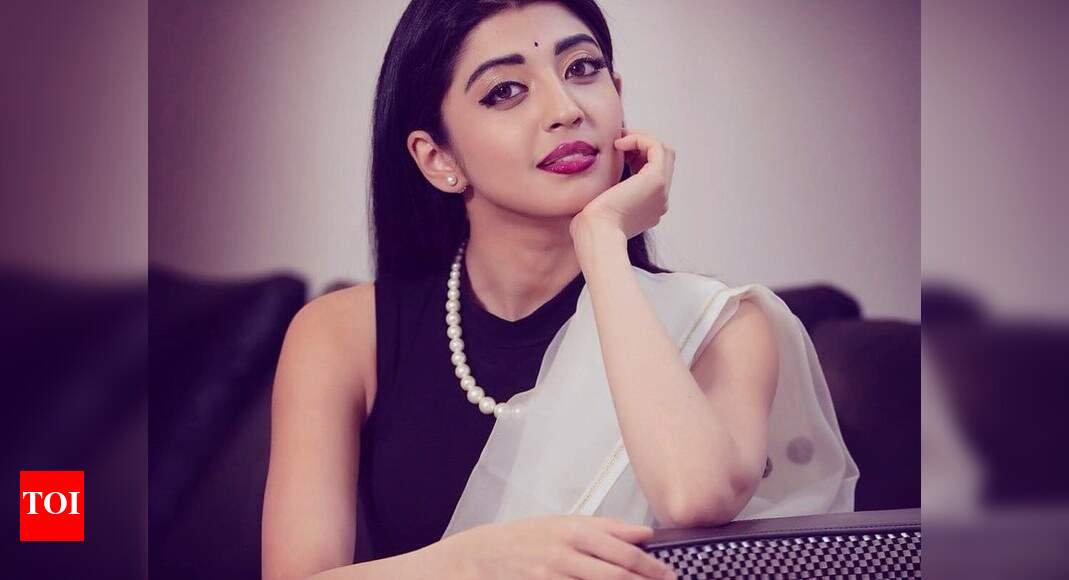Pranitha Subhash distributes transparent protective sheets to over 100 ...