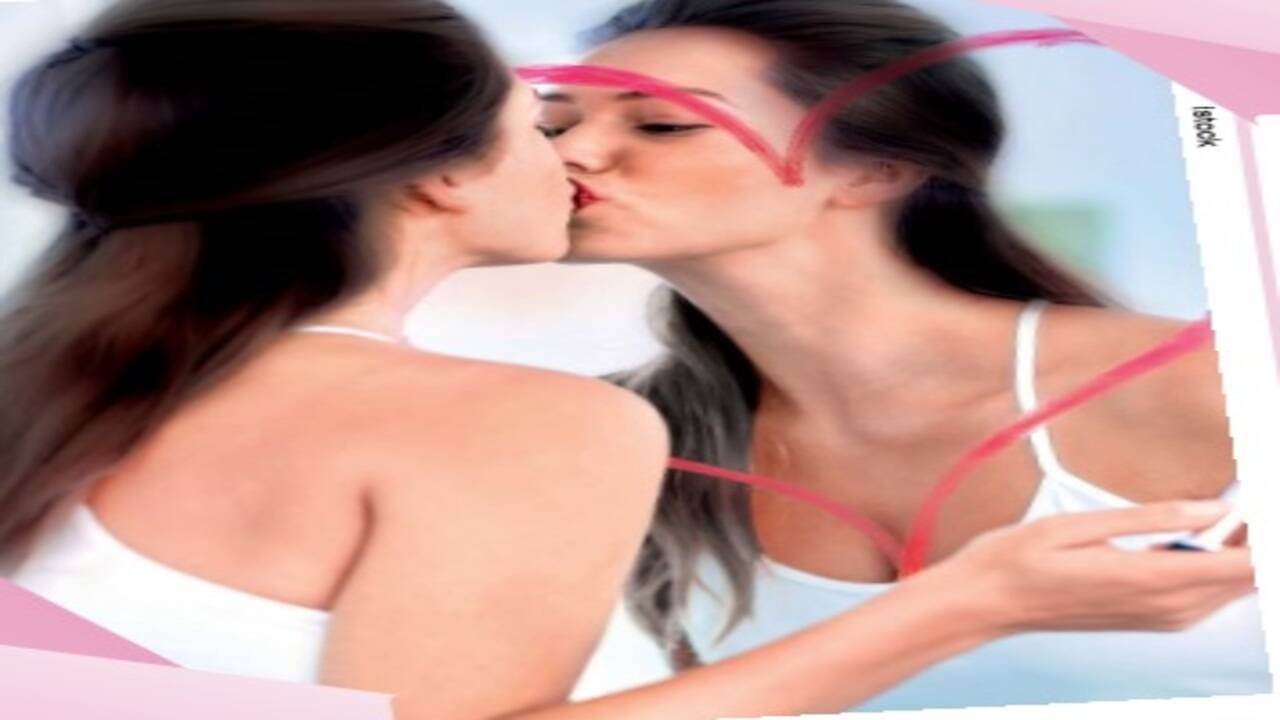 Malvika sharma kiss