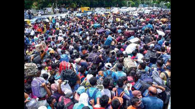 Chaos on Ballari Road as 6,000 migrants wait for Odisha-bound train with 1,600 seats