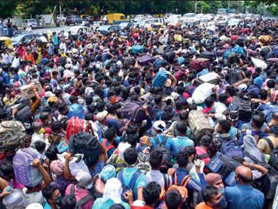 Chaos on Ballari Road as 6,000 migrants wait for Odisha-bound train ...