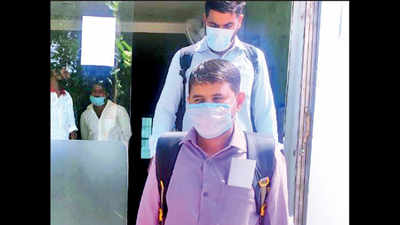 Lucknow: Quarantine over, migrants from UAE head home