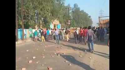 Punjab: Migrants pelt stones at cops in Fatehgarh Sahib