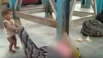 Tragic: Migrant woman dies on railway platform, child plays beside body